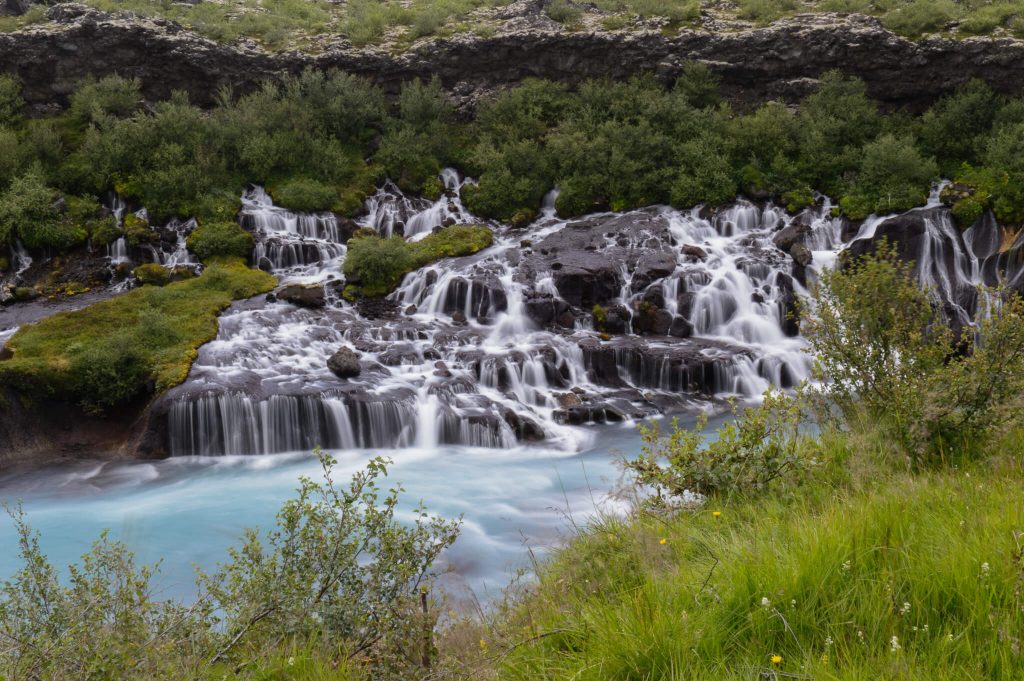 Watervallen in IJsland: Hraunfossar