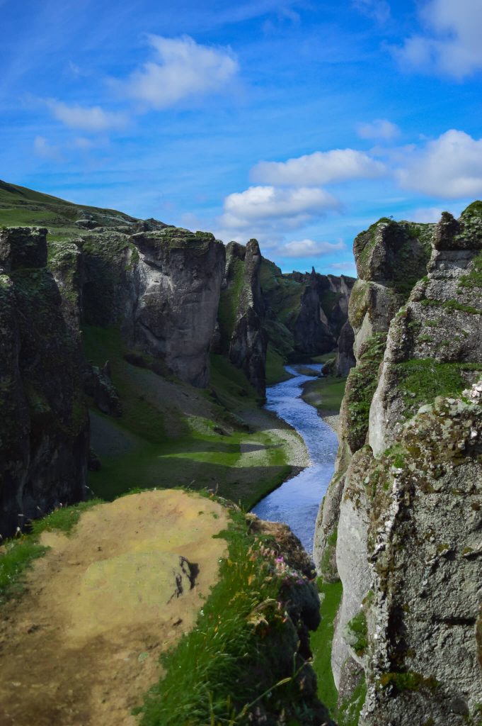 Watervallen in IJsland: de Fjaðrárgljúfur kloof