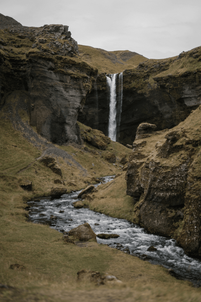 Watervallen in IJsland: Kvernufoss