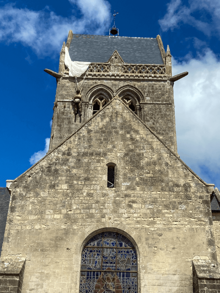 John Steele aan de kerktoren in Sainte-Mére-Église
