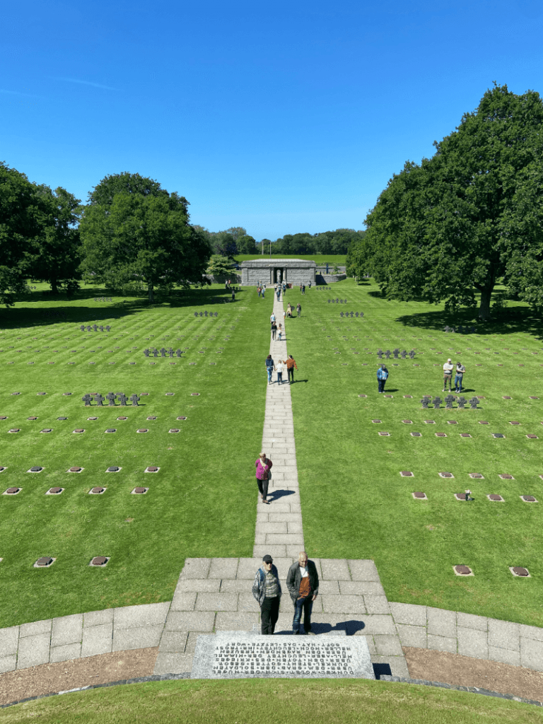 Duitse begraafplaats bij La Cambe in Normandië