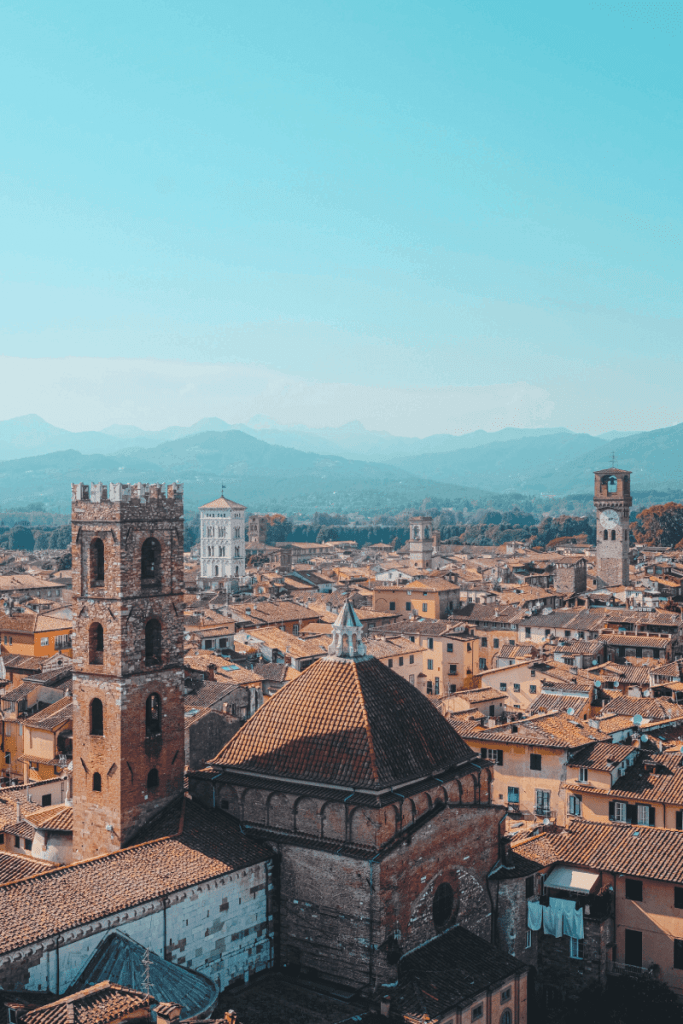 Torens die uitsteken boven Lucca