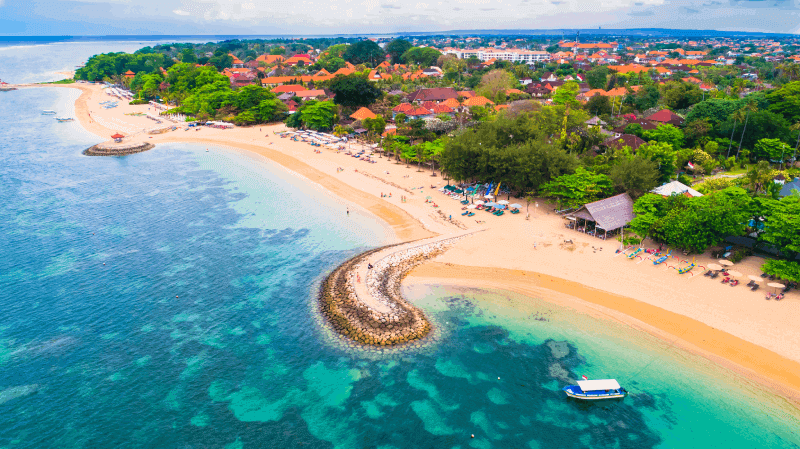 Strand bij Bali in Sanur