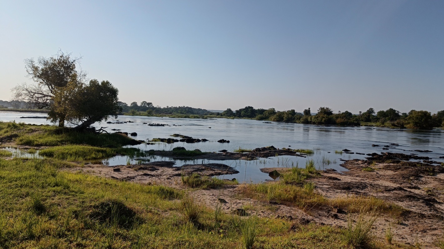 Zambezi-rivier-uitzicht-tijdens-wandelsafari