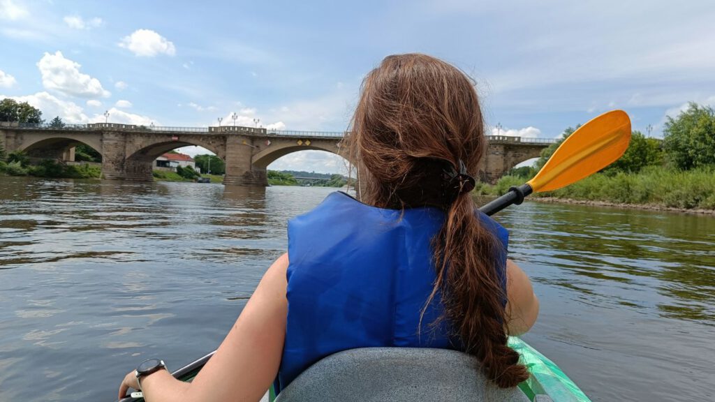 Kajakken op de Elbe brug Pirna